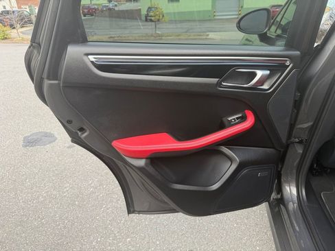 Used 2015 Porsche Macan Turbo image 20