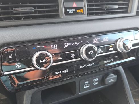 Used 2025 Honda Pilot Touring image 19
