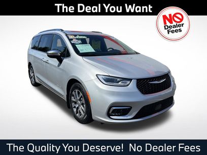 Used 2023 Chrysler Pacifica Pinnacle