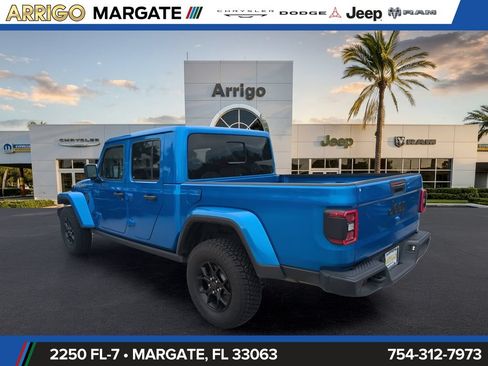 Used 2024 Jeep Gladiator Sport AWD/4WD image 8
