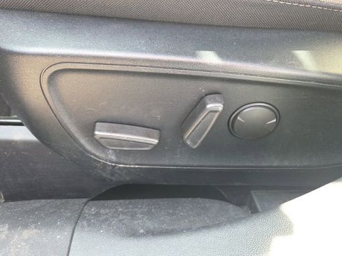 Used 2020 Ford Escape SE image 28