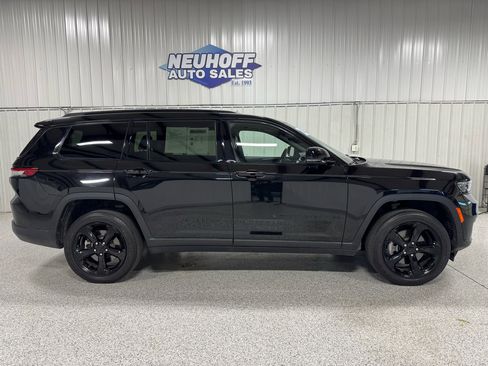 Used 2023 Jeep Grand Cherokee L Laredo image 1