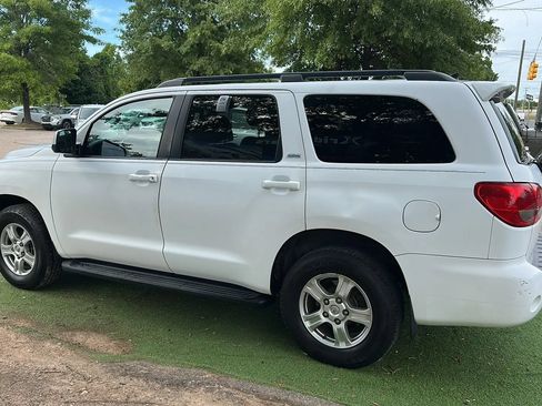 Used 2011 Toyota Sequoia SR5 AWD/4WD image 4