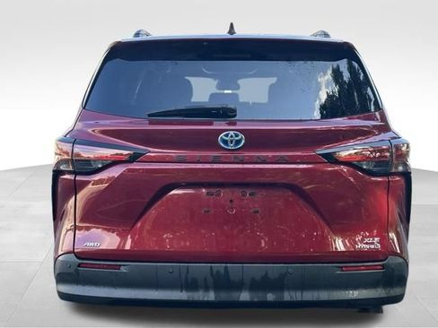 Used 2022 Toyota Sienna XLE w/ XLE Plus Package AWD/4WD image 4