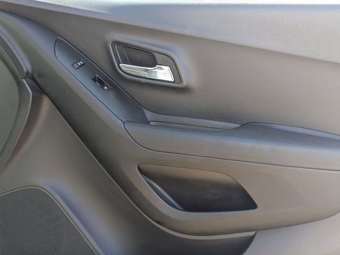 Used 2016 Chevrolet Trax LS FWD image 26