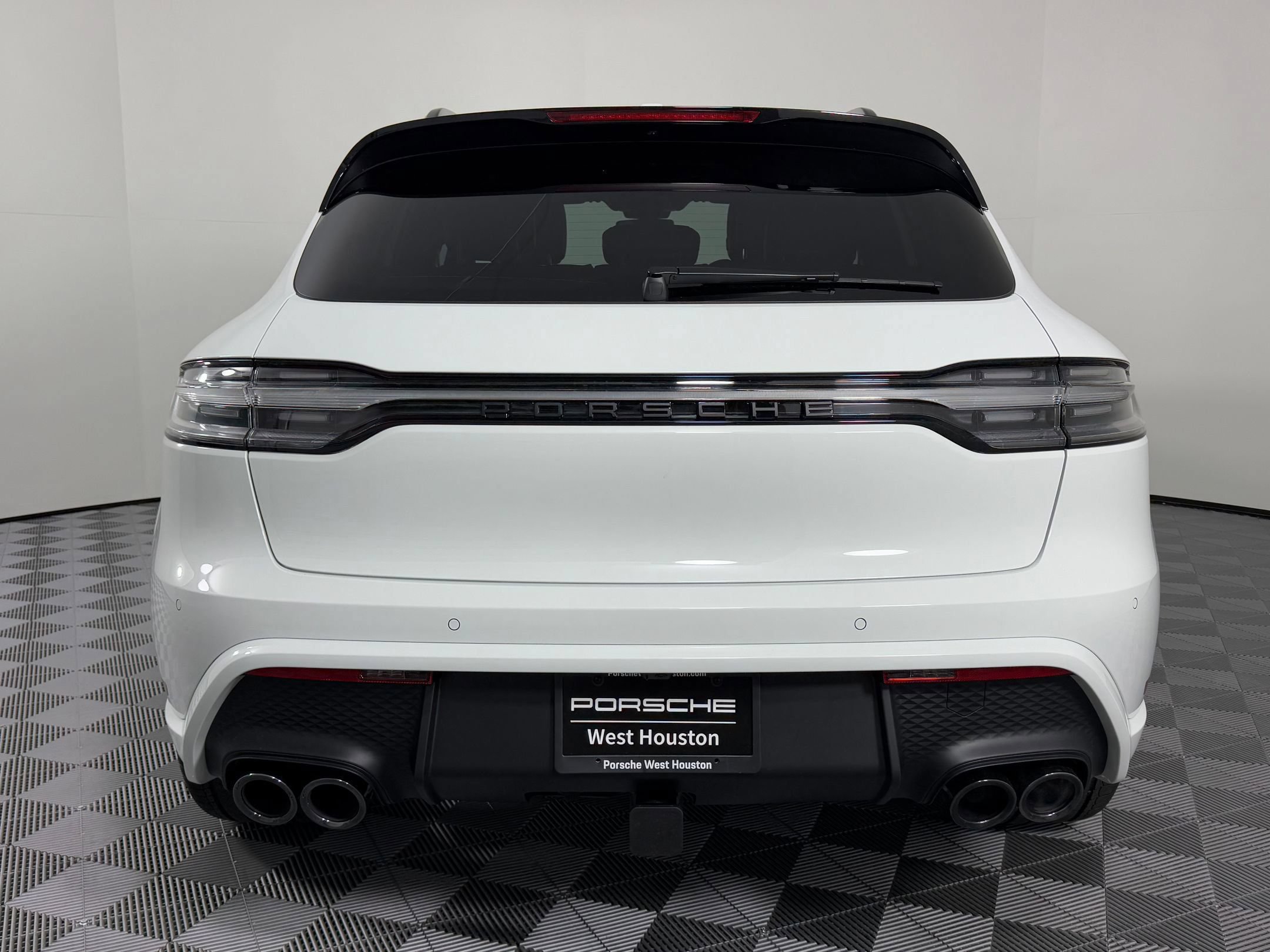 Certified 2026 Porsche Macan AWD/4WD image 10