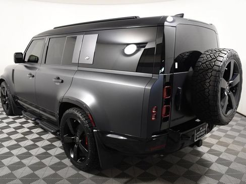 Used 2024 Land Rover Defender 130 X-Dynamic SE AWD/4WD image 4