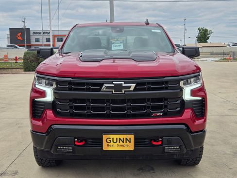 Used 2024 Chevrolet Silverado 1500 LT Trail Boss w/ Convenience Package II AWD/4WD image 2
