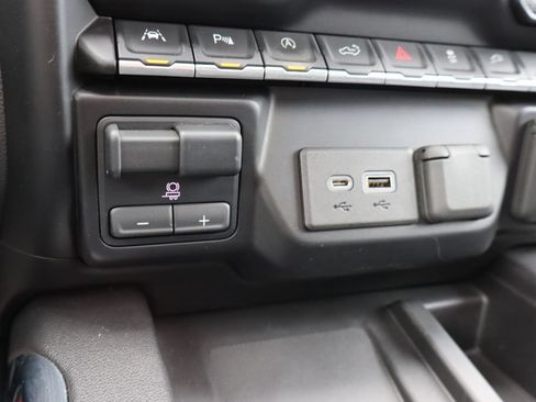 Used 2019 Chevrolet Silverado 1500 High Country AWD/4WD image 15
