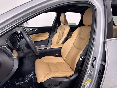 Used 2022 Volvo XC60 B5 Inscription FWD image 11
