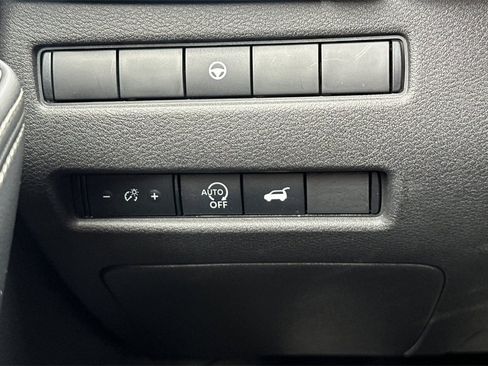 Used 2025 Nissan Rogue SL image 32