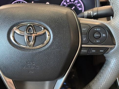 Used 2019 Toyota Avalon Limited image 15