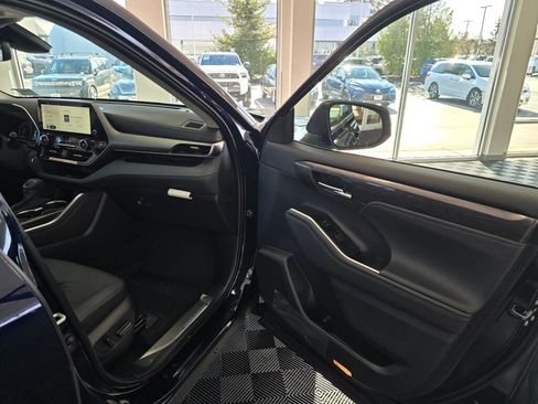 New 2026 Toyota Highlander Limited image 41