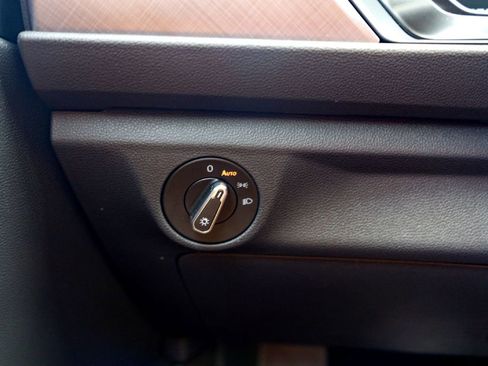 Used 2024 Volkswagen Jetta SE w/ Panoramic Sunroof Package FWD image 21