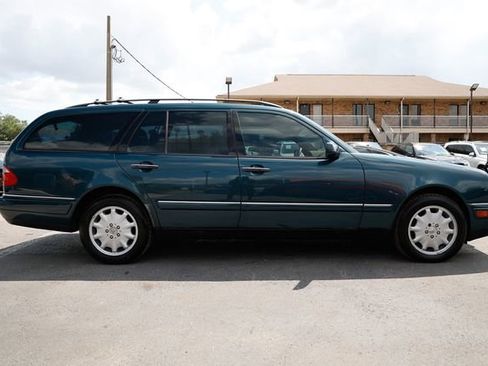 Used 1999 Mercedes-Benz E 320 4MATIC Wagon image 16
