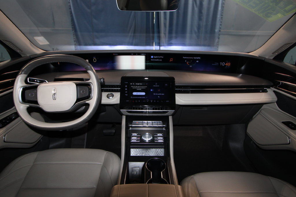 Used 2024 Lincoln Nautilus Premier AWD/4WD image 32