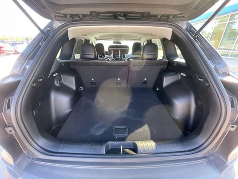 Used 2020 Jeep Cherokee Latitude Plus image 22