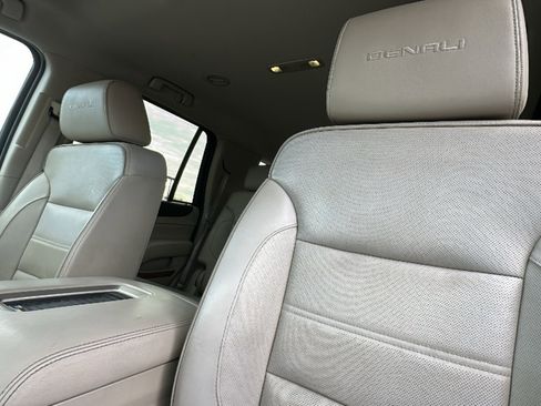 Used 2017 GMC Yukon Denali image 11