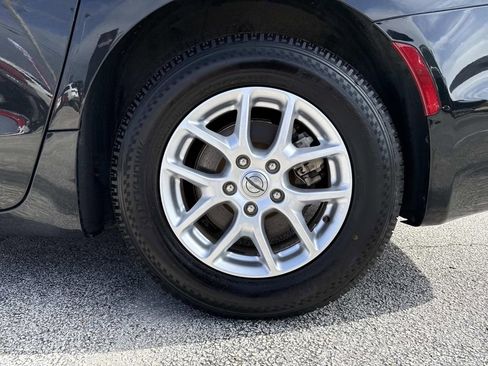 Used 2023 Chrysler Pacifica Touring-L image 10