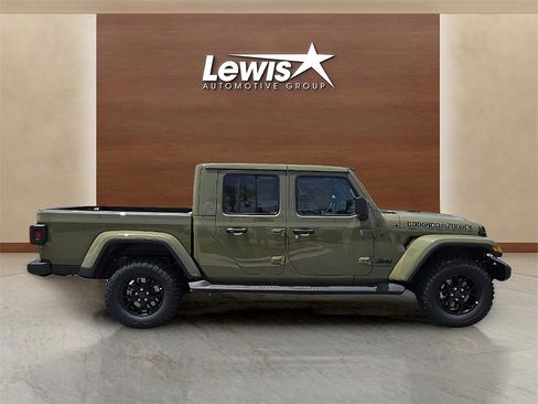 New 2025 Jeep Gladiator Sport image 5