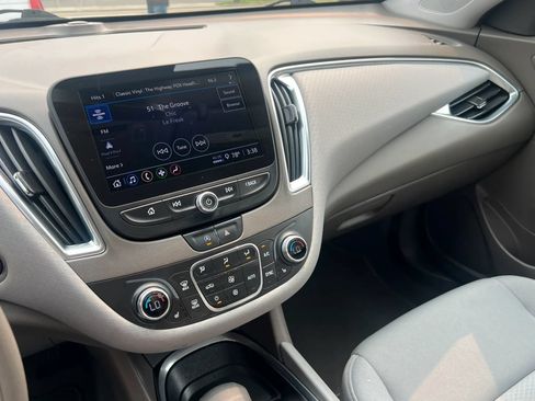 Used 2021 Chevrolet Malibu LT FWD image 21