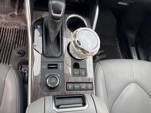 Used 2020 Toyota Highlander Limited image 12