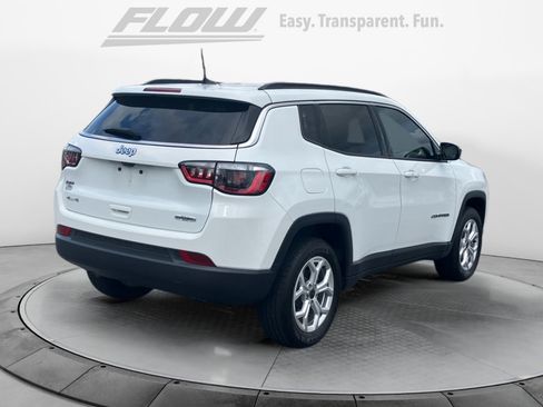 Used 2025 Jeep Compass Latitude AWD/4WD image 9
