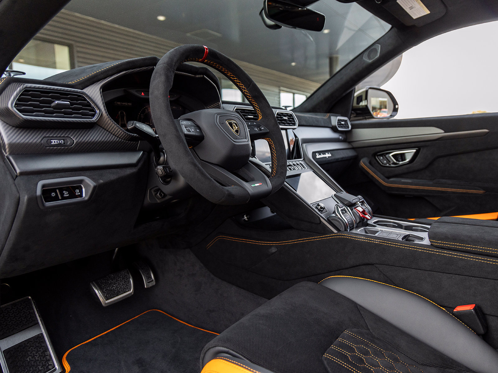 Used 2023 Lamborghini Urus Performante AWD/4WD image 33