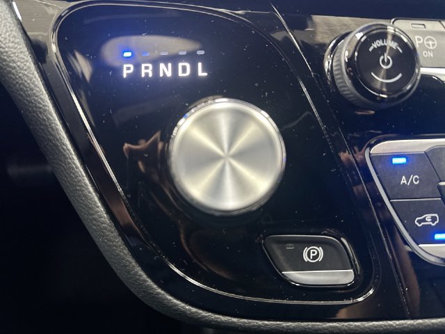 Used 2022 Chrysler Pacifica Touring-L w/ Uconnect Theater Family Group FWD image 23