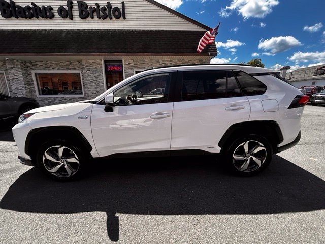 Used 2021 Toyota RAV4 SE w/ Weather & Moonroof Package AWD/4WD image 4