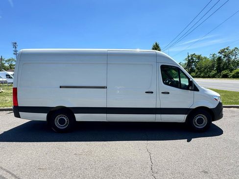 Used 2022 Mercedes-Benz Sprinter 2500 image 4