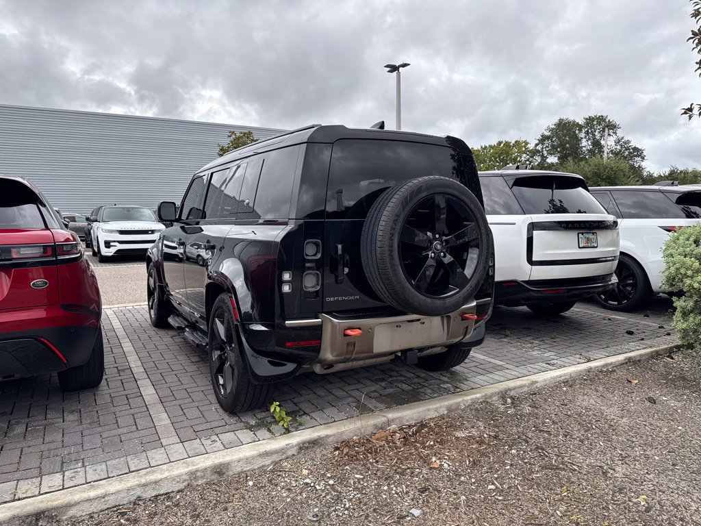 Used 2021 Land Rover Defender 110 X AWD/4WD image 4