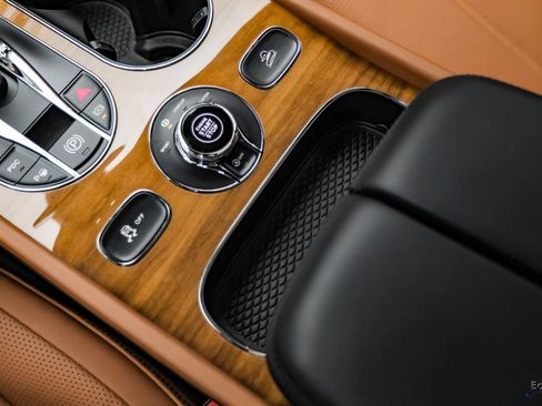 Used 2023 Bentley Bentayga Extended Wheelbase AWD/4WD image 60