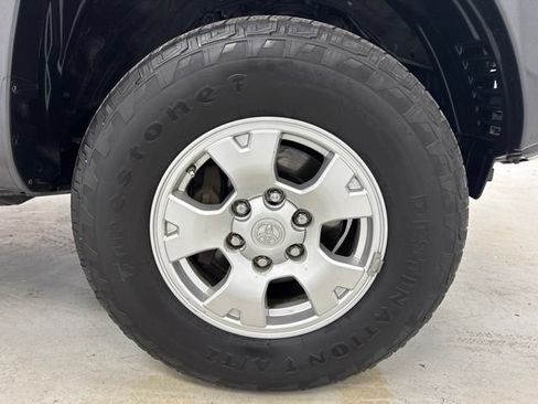 Used 2015 Toyota Tacoma 4x4 Double Cab w/ SR5 Package image 28