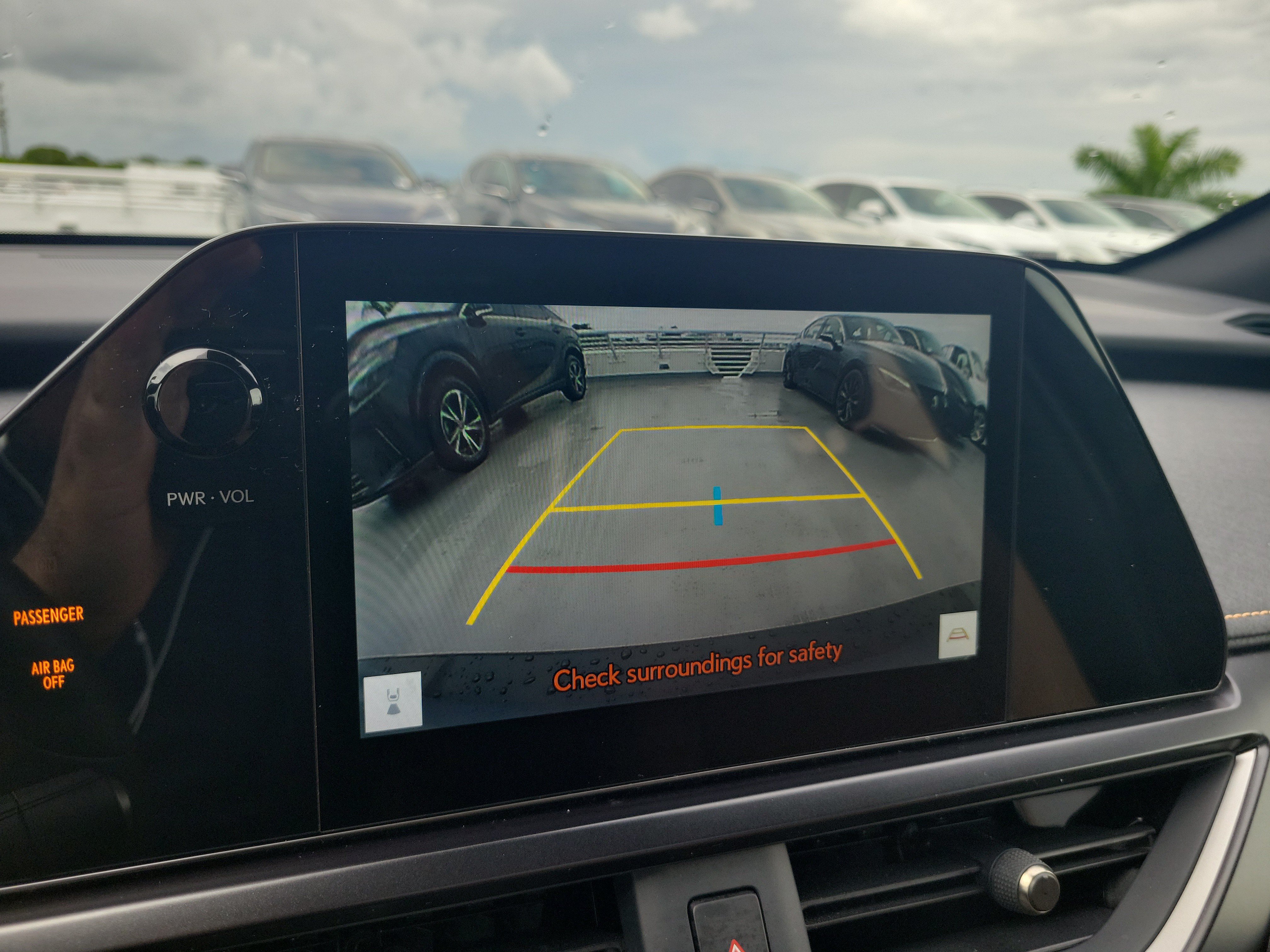 Used 2024 Lexus UX 250h FWD w/ Premium Package image 31