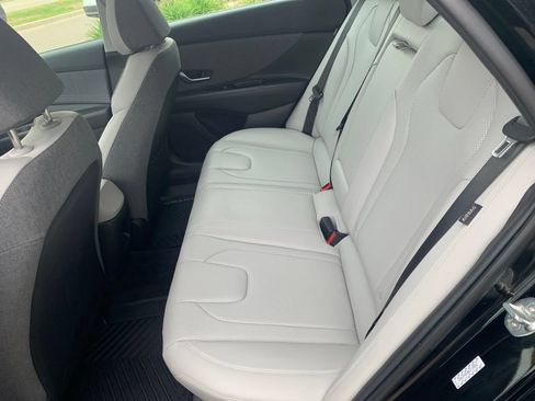 Certified 2024 Hyundai Elantra Limited FWD image 29