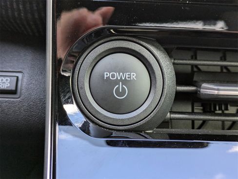 Used 2024 Subaru Solterra Limited image 24