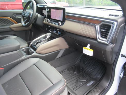 New 2026 GMC Canyon Denali AWD/4WD image 15