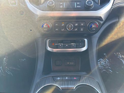 Used 2023 GMC Acadia SLT w/ Elevation Edition image 35