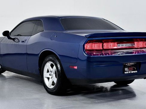 Used 2010 Dodge Challenger SE image 11