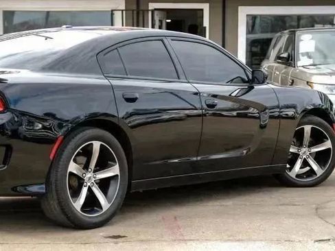 Used 2022 Dodge Charger SXT image 16