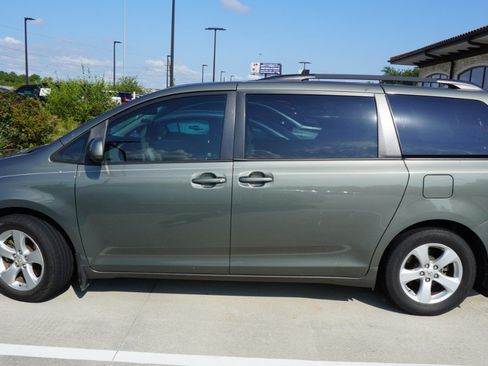 Used 2011 Toyota Sienna LE FWD image 5