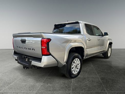 Used 2025 Toyota Tacoma SR5 AWD/4WD image 9