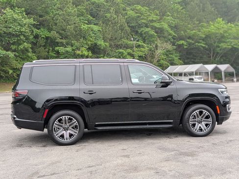 Used 2025 Jeep Wagoneer 4WD image 10