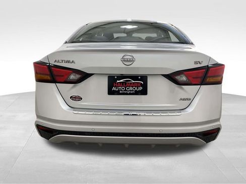 Used 2023 Nissan Altima 2.5 SV image 3