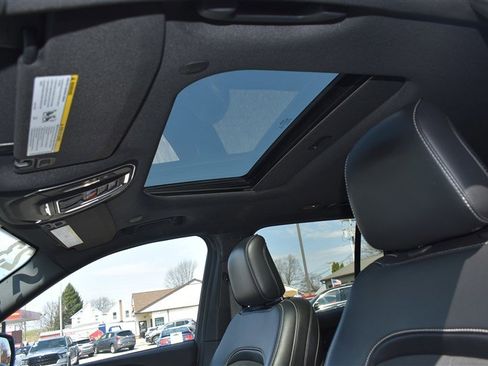 Used 2023 Jeep Grand Cherokee Altitude image 12