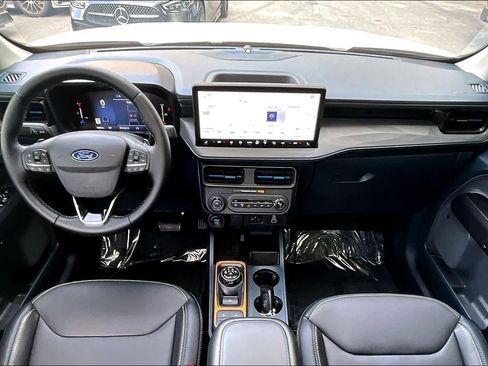 Used 2025 Ford Maverick Lobo image 14