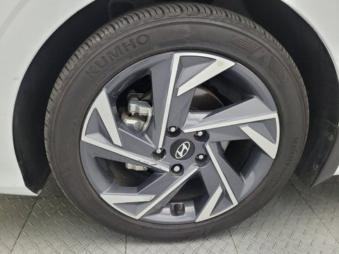 Used 2025 Hyundai Elantra Sport FWD image 31