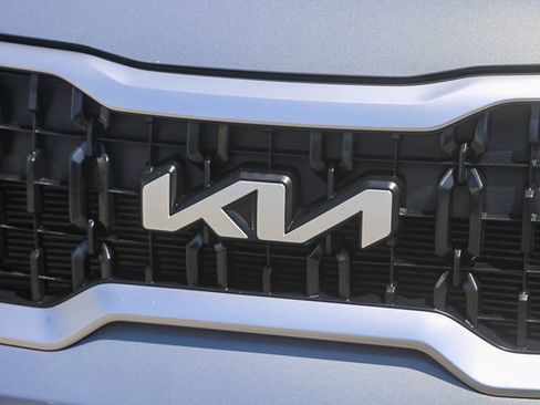 Certified 2023 Kia Telluride EX w/ EX Captain's Chair Package FWD image 7
