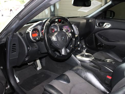 Used 2014 Nissan 370Z Touring w/ Sport Package RWD image 7